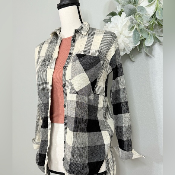 Topshop Boyfriend Plaid Black Cream Crinkle Button Up Buffalo Plaid, Sz 2 - Picture 4 of 14